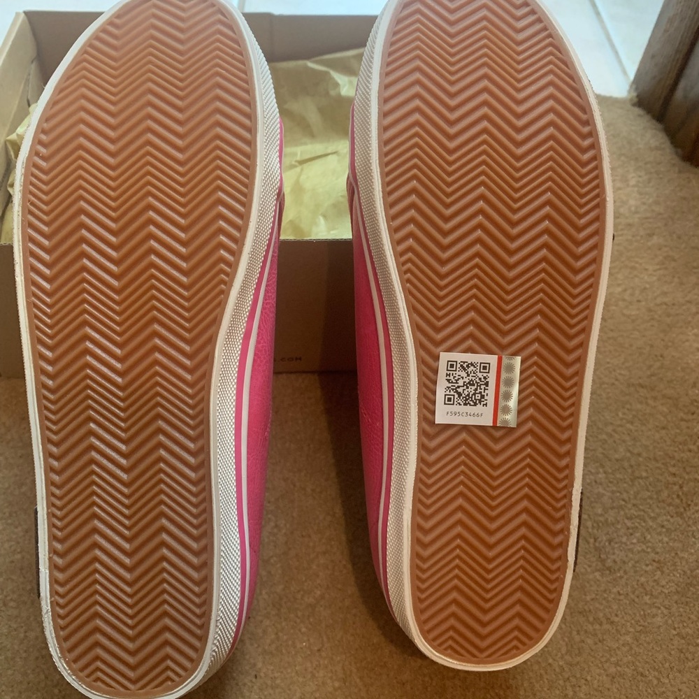 UGG - Picture 4 of 7